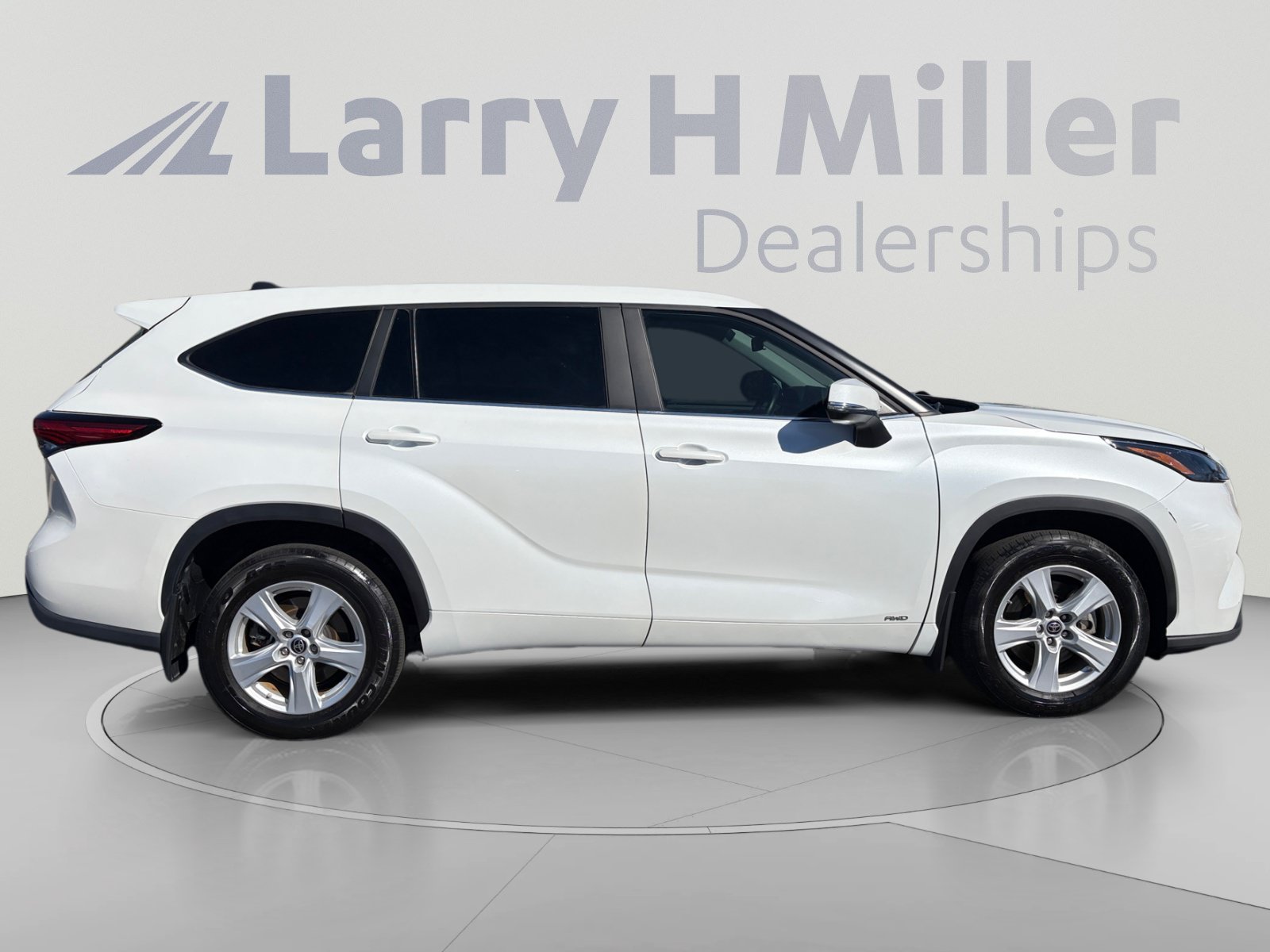 Used 2023 Toyota Highlander LE AWD/4WD image 6