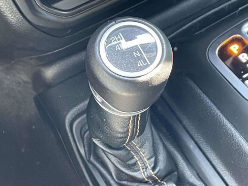 Used 2022 Jeep Gladiator Overland image 29