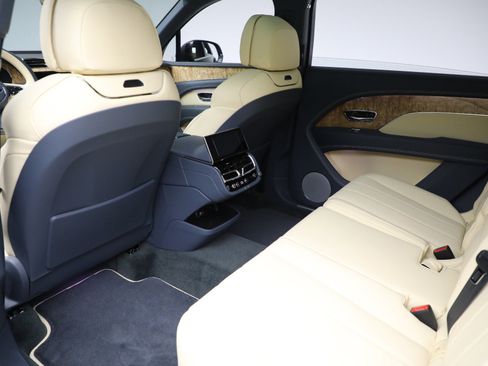 New 2025 Bentley Bentayga Extended Wheelbase image 24