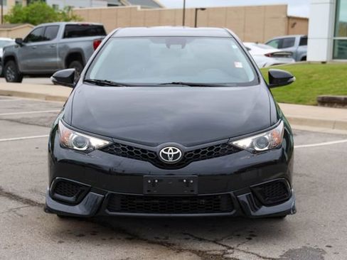 Used 2017 Toyota Corolla iM FWD image 2