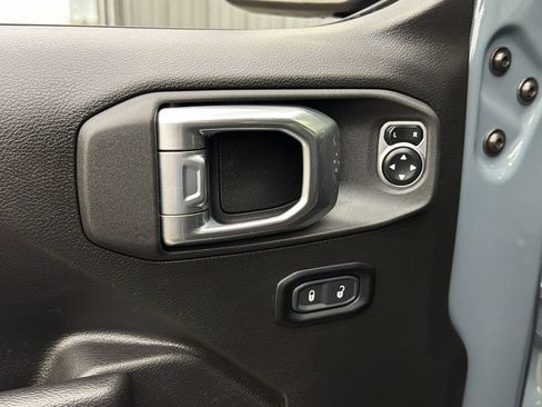 Used 2024 Jeep Wrangler Unlimited AWD/4WD image 26