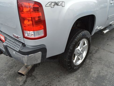 Used 2014 GMC Sierra 2500 SLT w/ SLT Convenience Package image 9