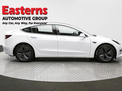 Used 2019 Tesla Model 3 Standard Range image 4