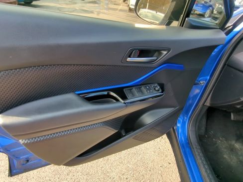 Used 2021 Toyota C-HR XLE FWD image 8