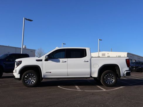 Used 2023 GMC Sierra 1500 AT4 w/ AT4 Premium Package AWD/4WD image 4