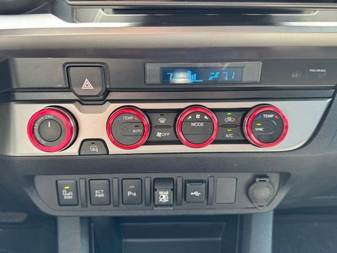 Used 2022 Toyota Tacoma SR5 AWD/4WD image 39