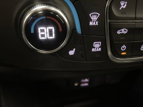 Used 2023 Chevrolet Traverse RS image 8