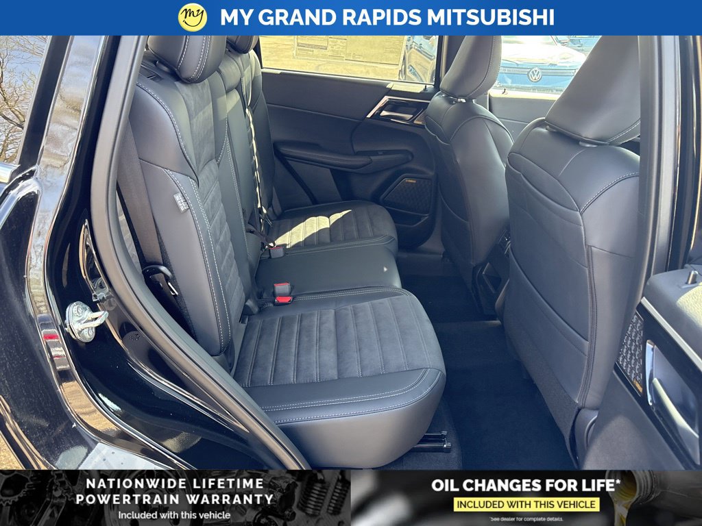 New 2026 Mitsubishi Outlander SE AWD/4WD image 16