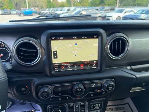 Used 2018 Jeep Wrangler Unlimited Sahara image 22