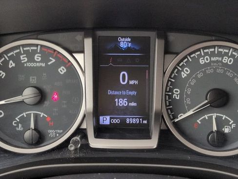 Used 2020 Toyota Tacoma SR5 RWD image 25