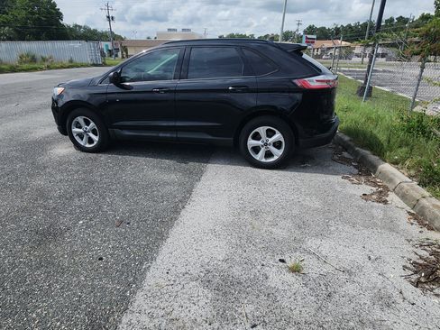 Used 2021 Ford Edge SE FWD image 3