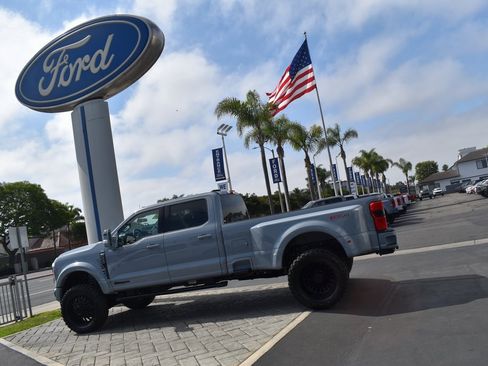 Used 2025 Ford F450 Lariat w/ FX4 Off-Road Package image 30