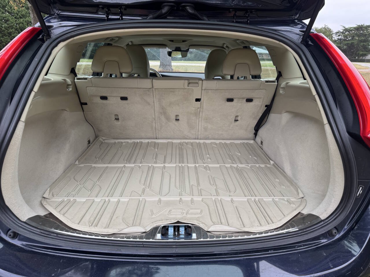 Used 2016 Volvo V60 T5 Premier w/ Convenience Package FWD image 29