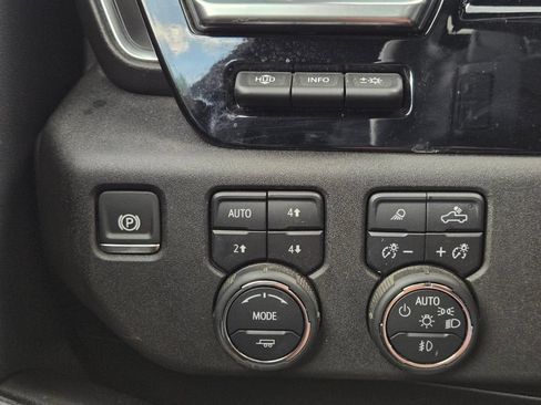 Used 2024 Chevrolet Silverado 1500 High Country w/ Technology Package AWD/4WD image 24