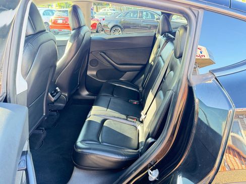 Used 2021 Tesla Model Y Long Range AWD/4WD image 28
