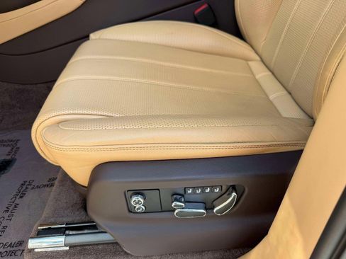 Used 2022 Bentley Bentayga image 42