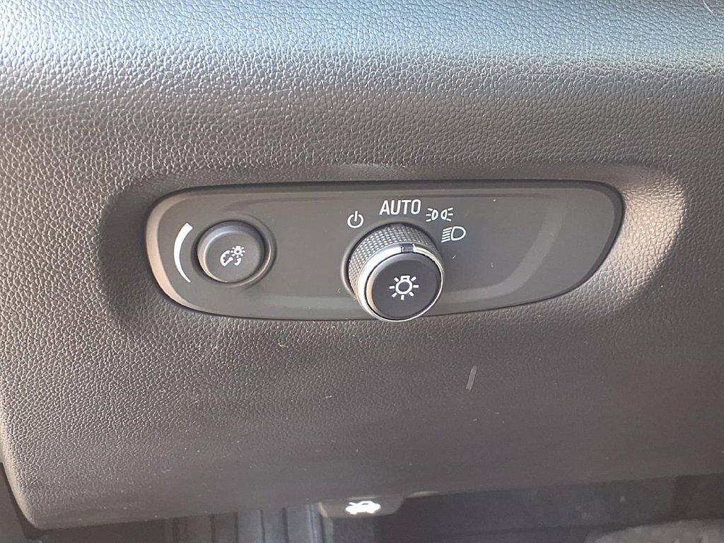 Used 2023 Chevrolet Traverse LT FWD image 9
