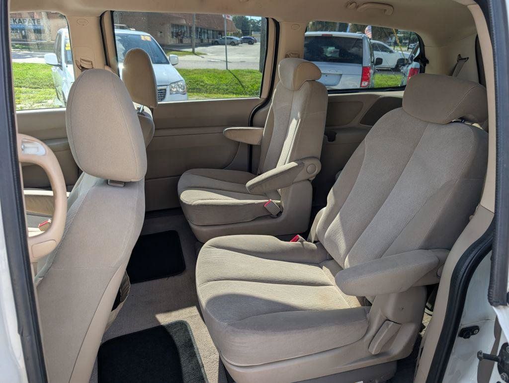 Used 2010 Kia Sedona LX FWD image 10