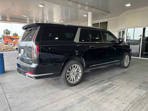 Used 2024 Cadillac Escalade ESV Premium Luxury RWD image 5