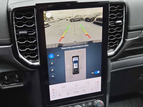 Used 2025 Ford Ranger Lariat w/ Advanced Towing Package image 23