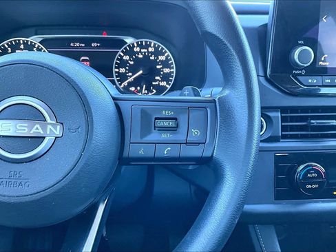 Used 2023 Nissan Pathfinder S image 23