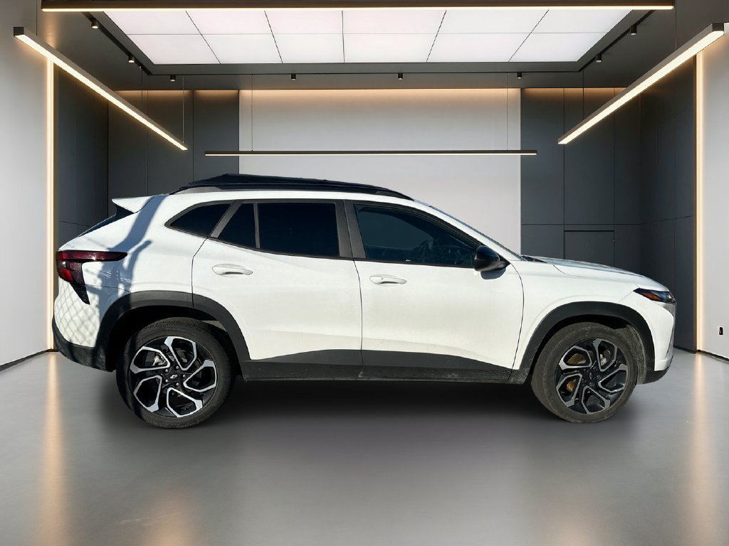 Used 2025 Chevrolet Trax RS w/ Driver Confidence Package FWD image 9