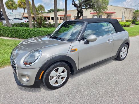 Used 2019 MINI Cooper Convertible w/ Signature Upholstery Package FWD image 4