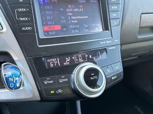 Used 2014 Toyota Prius V Three FWD image 28
