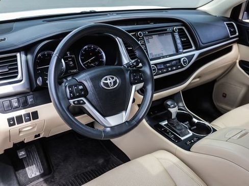 Used 2016 Toyota Highlander Limited FWD image 49