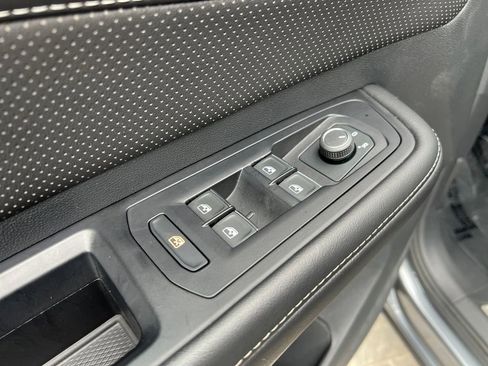 Certified 2025 Volkswagen Atlas SE image 13