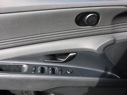 Used 2025 Hyundai Elantra SEL image 35