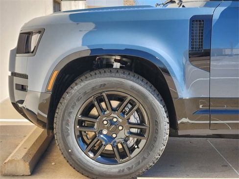 New 2026 Land Rover Defender 110 X-Dynamic SE image 6