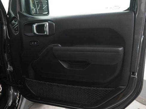 Used 2025 Jeep Wrangler Unlimited Rubicon 4xe w/ Convenience Group AWD/4WD image 9