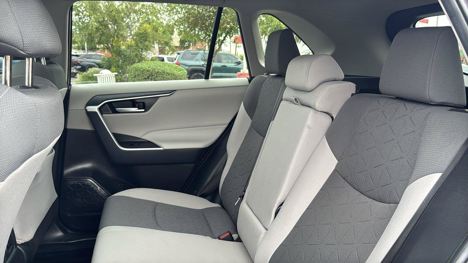 Used 2025 Toyota RAV4 XLE w/ Convenience Package FWD image 31