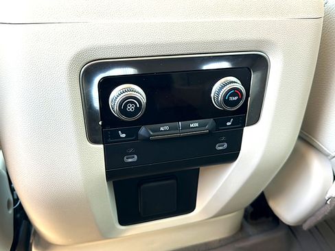 Used 2024 GMC Yukon Denali RWD image 22