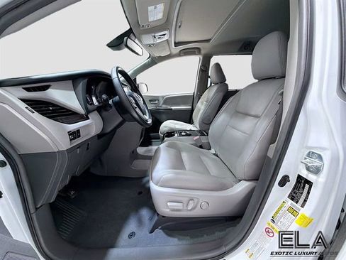 Used 2019 Toyota Sienna XLE w/ XLE Navigation Package AWD/4WD image 23