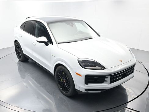 Certified 2025 Porsche Cayenne E-Hybrid Coupe w/ Premium Package Plus image 43