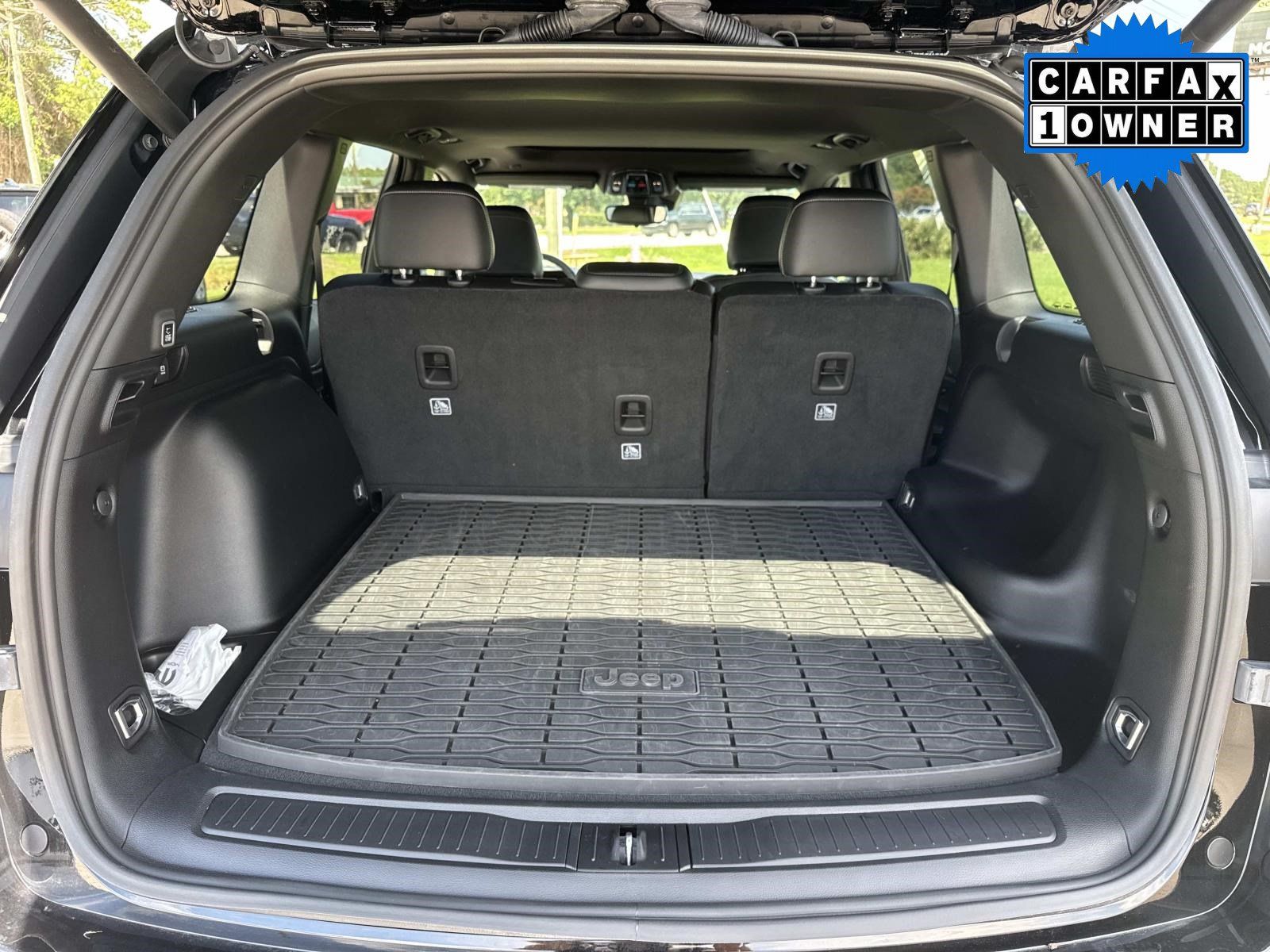 Used 2023 Jeep Grand Cherokee Altitude AWD/4WD image 12