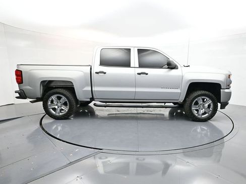 Used 2018 Chevrolet Silverado 1500 Custom w/ Custom Value Package image 5