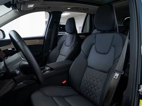 Used 2025 Volvo XC90 B6 Plus image 17