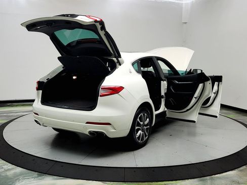 Used 2020 Maserati Levante AWD/4WD image 11