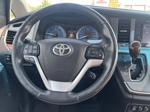 Used 2017 Toyota Sienna Limited Premium AWD/4WD image 13