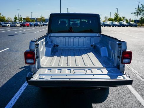 Used 2022 Jeep Gladiator Willys image 26