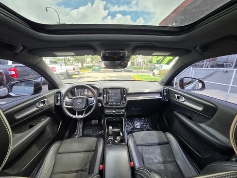 Used 2019 Volvo XC40 T5 R-Design AWD/4WD image 9