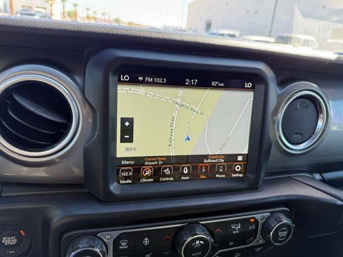 Used 2020 Jeep Wrangler Unlimited Sahara image 27