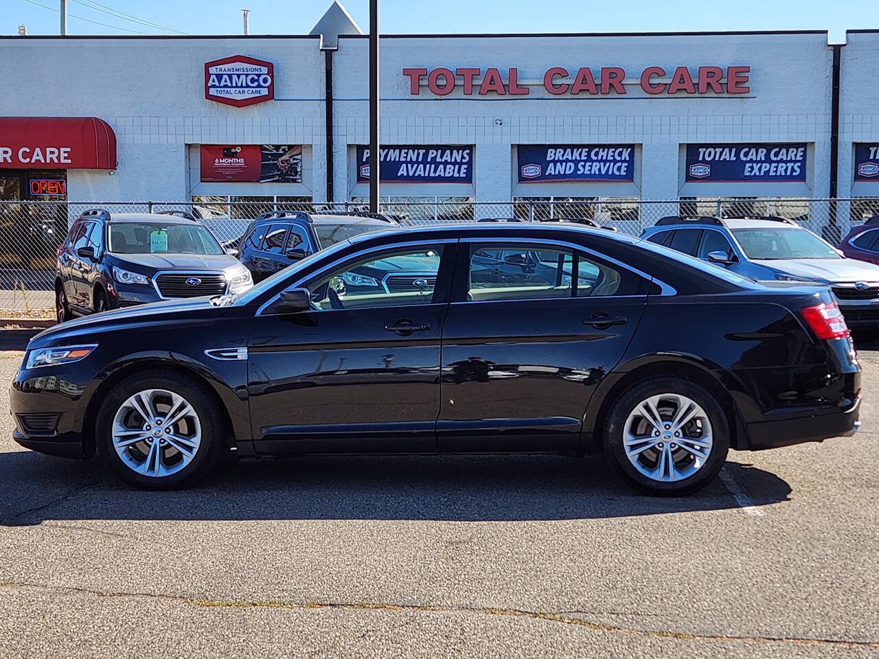 Used 2016 Ford Taurus SE FWD image 3