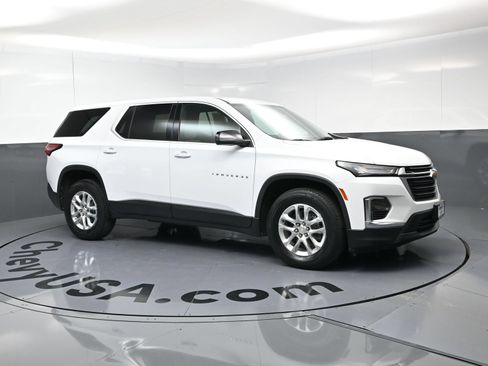 Used 2022 Chevrolet Traverse LS FWD image 2