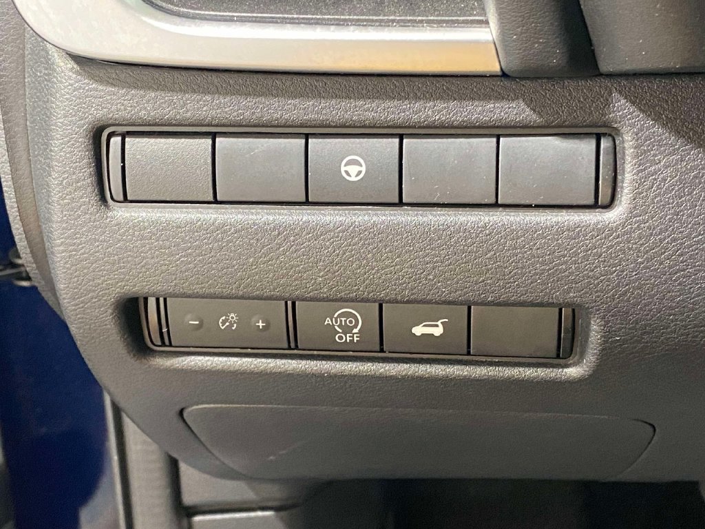 Used 2024 Nissan Rogue SV AWD/4WD image 21
