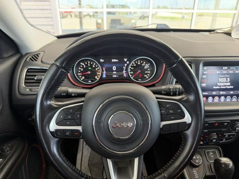 Used 2020 Jeep Compass Trailhawk AWD/4WD image 11