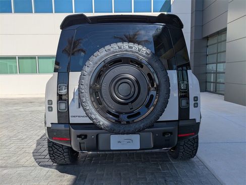 New 2026 Land Rover Defender 110 X-Dynamic SE image 5